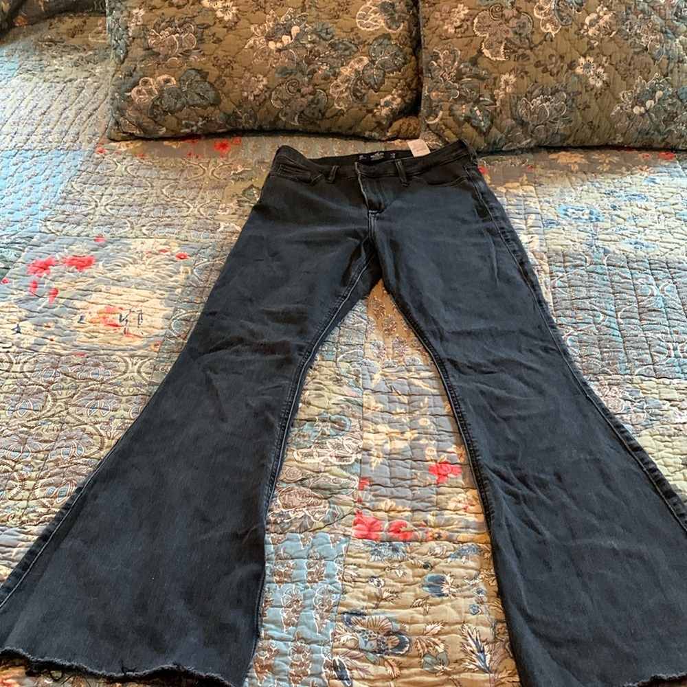 Hollister Jeans, hi rise flare, soft stretch size 13L, waist 31 L 33